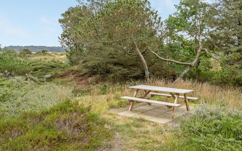 Waldar - 900M from the Sea: Blau, Strauch, Hütte, Ground, Garten, Estate, Schatten, Landscaping, Bauernhaus, Eco Hotel