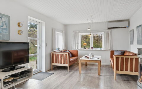 Justine - 600M from the Sea: Blau, Strauch, Hütte, Ground, Garten, Estate, Schatten, Landscaping, Bauernhaus, Eco Hotel