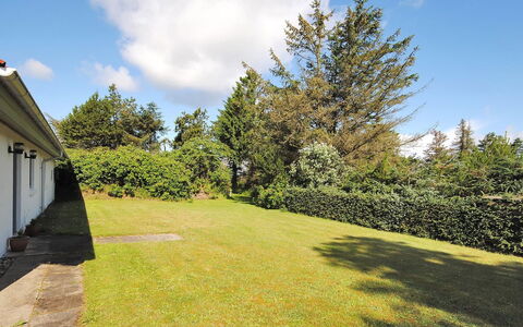 Justine - 600M from the Sea: Blau, Strauch, Hütte, Ground, Garten, Estate, Schatten, Landscaping, Bauernhaus, Eco Hotel