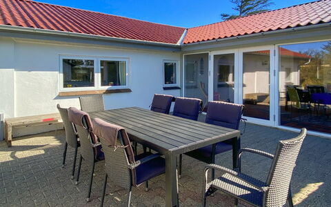 Justine - 600M from the Sea: Blau, Strauch, Hütte, Ground, Garten, Estate, Schatten, Landscaping, Bauernhaus, Eco Hotel