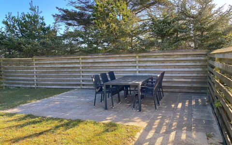 Justine - 600M from the Sea: Blau, Strauch, Hütte, Ground, Garten, Estate, Schatten, Landscaping, Bauernhaus, Eco Hotel