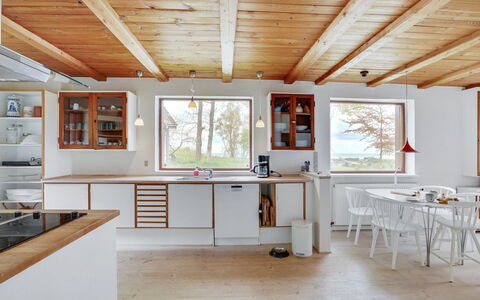 Nella - 1.2Km from the Sea: Küche, Flooring, Interior Design, Holz, Decke, Countertop, Fussboden, Möbel, Light Fixture, Zimmer