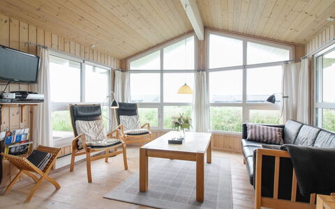 Fanija - 200M from the Sea: Möbel, Interior Design, Holz, Decke, Fussboden, Flooring, Zuhause, Zimmer, Wohnzimmer, Stuhl
