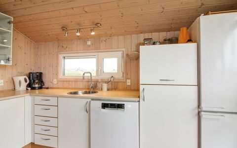 Fanija - 200M from the Sea: Flooring, Küche, Holz, Fussboden, Küchengerät, Countertop, Interior Design, Major Appliance, Cabinetry, Decke