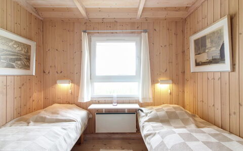 Fanija - 200M from the Sea: Holz, Schlafzimmer, Interior Design, Fussboden, Decke, Flooring, Bett, Zimmer, Bettdecke, Zuhause