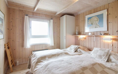 Fanija - 200M from the Sea: Schlafzimmer, Holz, Bett, Interior Design, Decke, Möbel, Zimmer, Bettdecke, Bedding, Fussboden