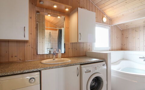 Fanija - 200M from the Sea: Armatur, Flooring, Interior Design, Holz, Fussboden, Decke, Sinken, Zapfhahn, Badezimmer, Installation