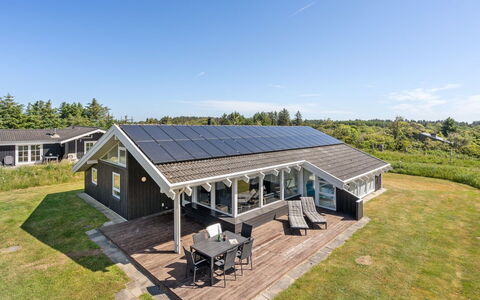 Serine - 800M from the Sea: Decke, Flooring, Interior Design, Fussboden, Verbundwerkstoff, Möbel, Resort, Hotel, Design, Daylighting
