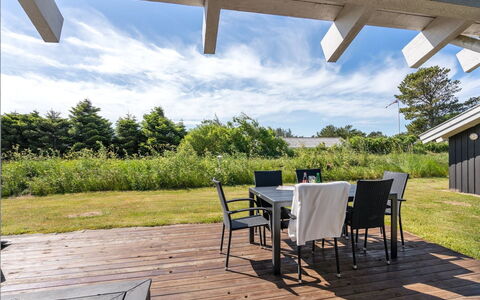 Serine - 800M from the Sea: Decke, Flooring, Interior Design, Fussboden, Verbundwerkstoff, Möbel, Resort, Hotel, Design, Daylighting