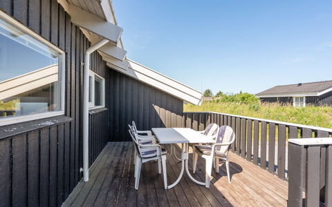 Serine - 800M from the Sea: Decke, Flooring, Interior Design, Fussboden, Verbundwerkstoff, Möbel, Resort, Hotel, Design, Daylighting