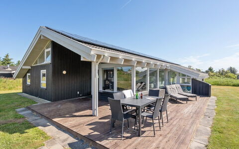 Serine - 800M from the Sea: Decke, Flooring, Interior Design, Fussboden, Verbundwerkstoff, Möbel, Resort, Hotel, Design, Daylighting
