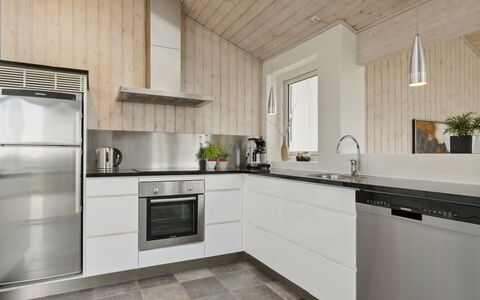 Ohto - 281M from the Sea: Flooring, Küche, Countertop, Holz, Küchengerät, Major Appliance, Interior Design, Decke, Fussboden, Cabinetry