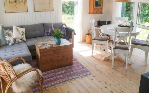 Gerlef - 382M from the Sea: Möbel, Interior Design, Flooring, Fussboden, Holz, Stuhl, Tabelle, Holzboden, Wohnzimmer, Couch