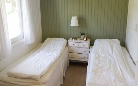Gerlef - 382M from the Sea: Holz, Möbel, Fussboden, Flooring, Schlafzimmer, Interior Design, Bett, Bettdecke, Bedding, Bettrahmen