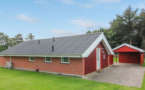Halli - 700M from the Sea: Holz, Zuhause, Veranda, Deck, Hartholz, Dach, Holzbeize, Holzboden, Eco Hotel