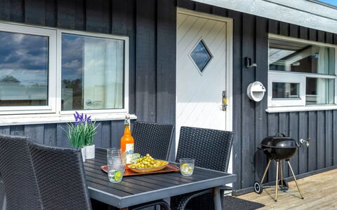 Venja - 200M from the Sea: Die Architektur, Dach, Zuhause, Verbundwerkstoff, Daylighting, Abstellgleis, Auffahrt