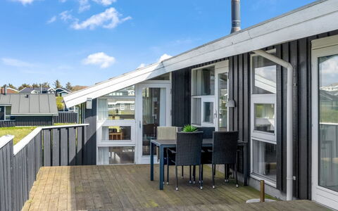Venja - 200M from the Sea: Die Architektur, Dach, Zuhause, Verbundwerkstoff, Daylighting, Abstellgleis, Auffahrt