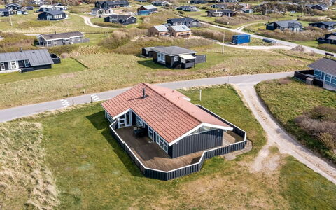 Venja - 200M from the Sea: Die Architektur, Dach, Zuhause, Verbundwerkstoff, Daylighting, Abstellgleis, Auffahrt