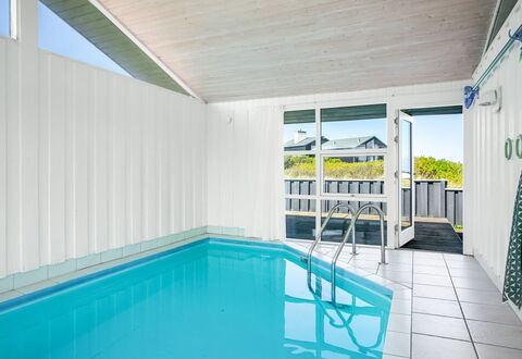 Venja - 200M from the Sea: Schwimmbad, Verbundwerkstoff, Decke, Schatten, Resort, Design, Eco Hotel, Hotel, Gartenmöbel, Daylighting