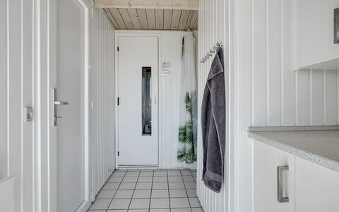 Hermund - 110M from the Sea: Holz, Hütte, Hartholz, Planke, Holzbeize, Gartenbauten, Design, Garten, Blockhaus, Hinterhof