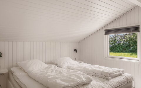 Franka - 950M from the Sea: Holz, Decke, Schlafzimmer, Fussboden, Interior Design, Flooring, Bett, Bedding, Bettdecke, Bettrahmen