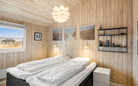 Zafirka - 364M from the Sea: Holz, Schlafzimmer, Decke, Bett, Bedding, Bettdecke, Bettrahmen, Einfrieren, Eiskappe, Winter
