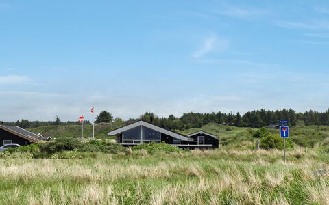 Zafirka - 364M from the Sea: Pflanzengemeinschaft, Grundstueck, Hütte, Prärie, Wiese, Shrubland, Steppe, Bauernhof, Plantage