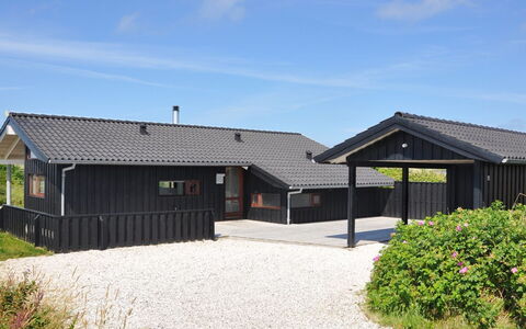 Sigvalda - 250M from the Sea: Dach, Haus, Zuhause, Die Architektur, Hütte, Wohngebiet, Tür, Grundstueck, Abstellgleis, Schatten