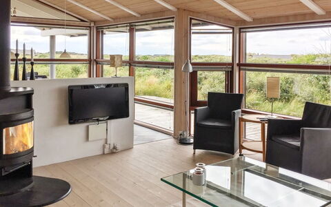 Sigvalda - 250M from the Sea: Holz, Interior Design, Decke, Flooring, Fussboden, Möbel, Zimmer, Stuhl, Wohnzimmer, Hartholz