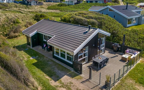 Idalia - 125M from the Sea: Blau, Strauch, Hütte, Ground, Garten, Estate, Schatten, Landscaping, Bauernhaus, Eco Hotel