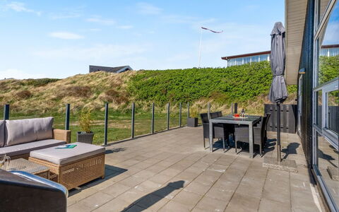 Idalia - 125M from the Sea: Blau, Strauch, Hütte, Ground, Garten, Estate, Schatten, Landscaping, Bauernhaus, Eco Hotel