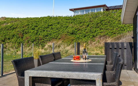 Idalia - 125M from the Sea: Blau, Strauch, Hütte, Ground, Garten, Estate, Schatten, Landscaping, Bauernhaus, Eco Hotel
