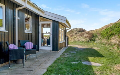 Idalia - 125M from the Sea: Blau, Strauch, Hütte, Ground, Garten, Estate, Schatten, Landscaping, Bauernhaus, Eco Hotel