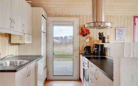 Hava - 450M from the Sea: Küche, Küchengerät, Countertop, Major Appliance, Flooring, Holz, Interior Design, Möbel, Spüle, Cabinetry