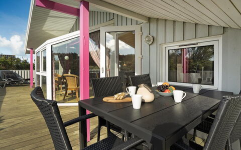 Hava - 450M from the Sea: Zuhause, Tür, Deck, Balkon, Veranda, Hartholz, Holzbeize, Holzboden, Schatten, Stuhl