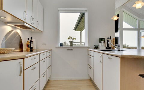 Swarthofthi - 1.5Km from the Sea: Interior Design, Flooring, Küche, Countertop, Holz, Decke, Cabinetry, Light Fixture, Fussboden, Küchengerät