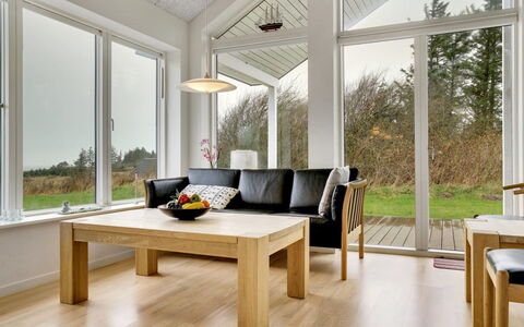 Swarthofthi - 1.5Km from the Sea: Möbel, Flooring, Interior Design, Fussboden, Holz, Holzboden, Decke, Wohnzimmer, Couch, Tabelle