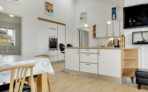Swarthofthi - 1.5Km from the Sea: Flooring, Interior Design, Möbel, Holz, Decke, Fussboden, Holzboden, Zimmer, Küche, Beleuchtung