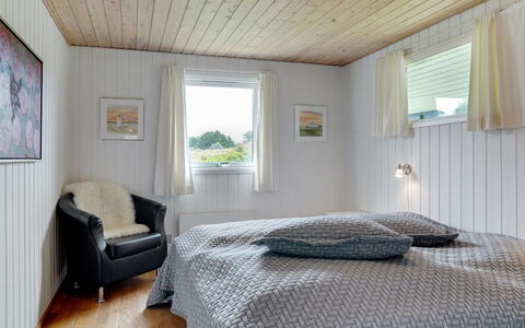 Sorja - 420M from the Sea: Bett, Schlafzimmer, Interior Design, Bedding, Bettdecke, Möbel, Holz, Decke, Flooring, Fussboden