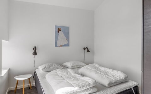 Vilda - 416M from the Sea: Bett, Schlafzimmer, Wand, Interior Design, Bettdecke, Bedding, Fussboden, Decke, Möbel, Flooring