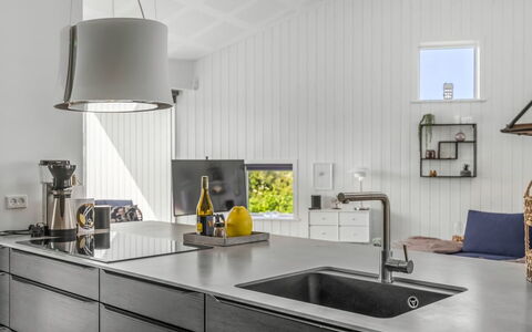 Vilda - 416M from the Sea: Küche, Countertop, Interior Design, Flooring, Küchengerät, Spüle, Armatur, Zapfhahn, Cabinetry, Light Fixture