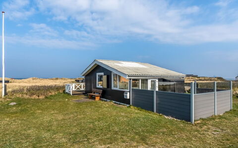 Holger - 50M from the Sea: Haus, Zuhause, Tür, Dach, Hütte, Estate, Garten, Schatten, Abstellgleis, Garten