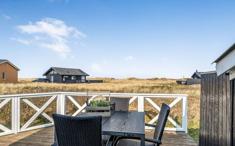 Holger - 50M from the Sea: Haus, Zuhause, Tür, Dach, Hütte, Estate, Garten, Schatten, Abstellgleis, Garten