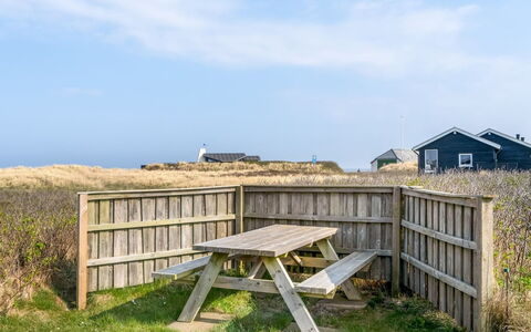 Holger - 50M from the Sea: Haus, Zuhause, Tür, Dach, Hütte, Estate, Garten, Schatten, Abstellgleis, Garten