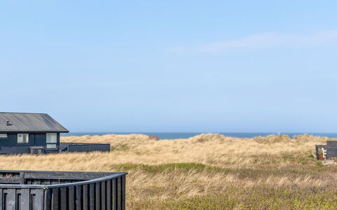 Holger - 50M from the Sea: Haus, Zuhause, Tür, Dach, Hütte, Estate, Garten, Schatten, Abstellgleis, Garten