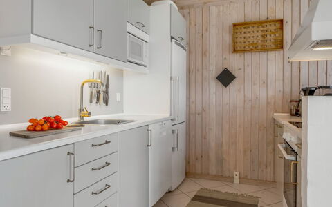 Alexandria - 1.5Km from the Sea: Küche, Countertop, Küchengerät, Major Appliance, Holz, Flooring, Interior Design, Cabinetry, Möbel, Decke
