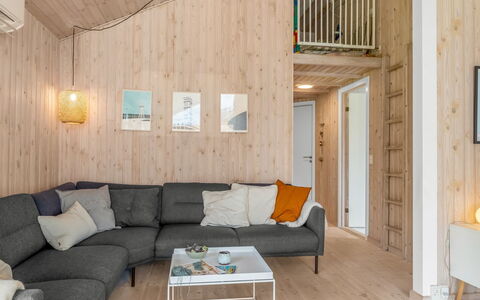 Alexandria - 1.5Km from the Sea: Holz, Interior Design, Flooring, Decke, Fussboden, Zimmer, Möbel, Zuhause, Holzboden, Wohnzimmer