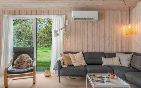 Alexandria - 1.5Km from the Sea: Flooring, Möbel, Fussboden, Holz, Interior Design, Holzboden, Wohnzimmer, Decke, Zuhause, Couch