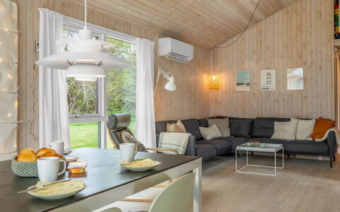Alexandria - 1.5Km from the Sea: Interior Design, Möbel, Flooring, Light Fixture, Holz, Decke, Fussboden, Zimmer, Wohnzimmer, Küche & Esszimmer Tisch