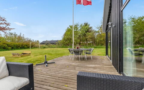 Alexandria - 1.5Km from the Sea: Gras, Grundstueck, Rasen, Ground, Garten, Schatten, Landscaping, Garten, Estate, Design